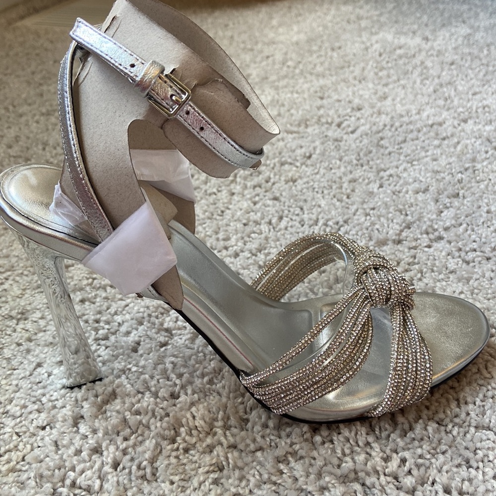NWT Marc Fisher Heeled Sandal